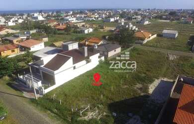 Imagem: O terreno possui 300m² de Área e está localizado em Balneário