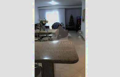 Imagem: O apartamento possui 3 Dormitórios, 1 Banheiro, 2 Vagas na