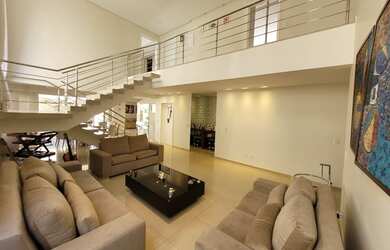 Imagem: A casa em condomínio possui 5 Dormitórios, 5 Banheiros, 4