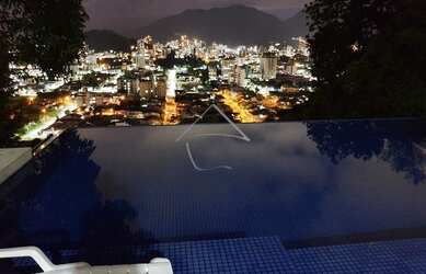 Imagem: A casa possui 1 Dormitório, 2 Banheiros, 5 Vagas na garagem