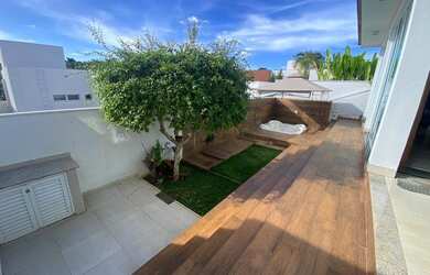 Imagem: A casa em condomínio possui 3 Dormitórios, 4 Banheiros, 2