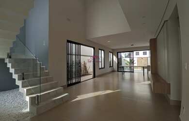 Imagem: A casa em condomínio possui 3 Dormitórios, 5 Banheiros, 4