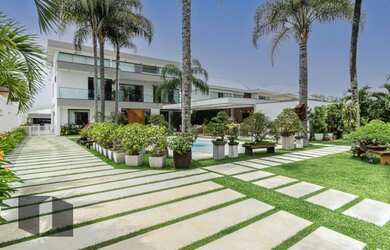 Imagem: A casa em condomínio possui 5 Dormitórios, 5 Banheiros, 5