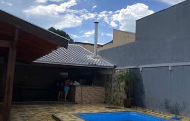 Imagem 1: Casa de festa. Piscina, Churrasqueira, 3 Vagas na garageme1 Dormitório