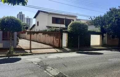 Imagem: A casa possui 4 Dormitórios, 4 Banheiros, 2 Vagas na garagem
