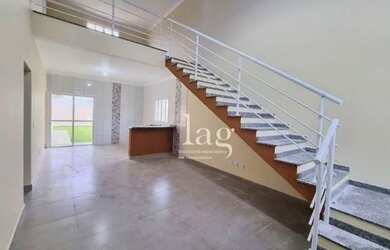 Imagem: A casa em condomínio possui 3 Dormitórios, 2 Banheiros, 2