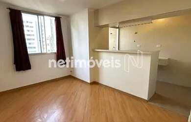 Imagem: O apartamento possui 1 Dormitório, 1 Banheiro, 1 Vaga na garagem