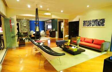 Imagem: A casa possui 4 Dormitórios, 3 Banheiros, 2 Vagas na garagem