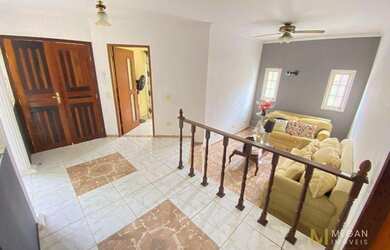 Imagem: A casa em condomínio possui 3 Dormitórios, 1 Banheiro, 4 Vagas