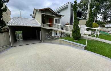 Imagem: A casa em condomínio possui 3 Dormitórios, 2 Banheiros, 260m²