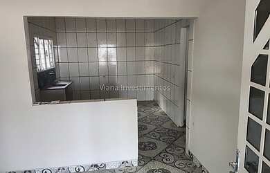 Imagem: A casa possui 2 Dormitórios, 1 Banheiro, 2 Vagas na garagem