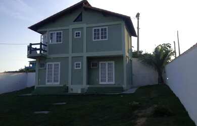 Imagem: A casa possui 3 Dormitórios, 1 Banheiro, 3 Vagas na garagem