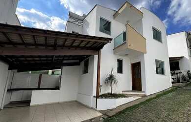 Imagem: A casa possui 3 Dormitórios, 3 Banheiros, 1 Vaga na garagem