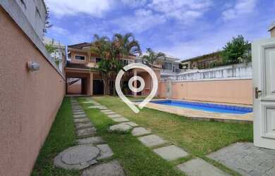 Imagem: A casa em condomínio possui 4 Dormitórios, 5 Banheiros, 4