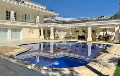 Imagem: A casa possui 5 Dormitórios, 5 Banheiros, 5 Vagas na garagem