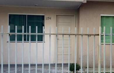 Imagem: A casa possui 2 Dormitórios, 1 Banheiro, 1 Vaga na garagem