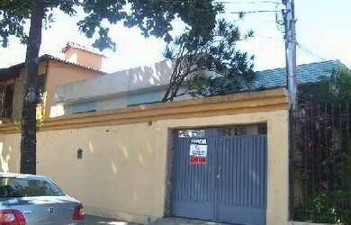 Imagem: A casa possui 3 Dormitórios, 4 Banheiros, 3 Vagas na garagem