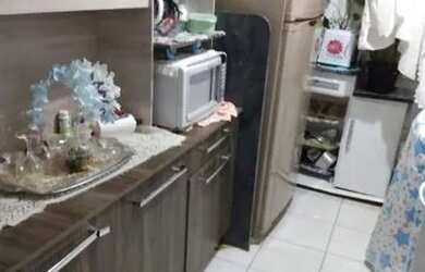 Imagem: O apartamento possui 2 Dormitórios, 1 Banheiro, 1 Vaga na garagem