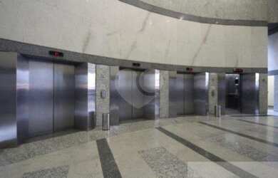 Imagem: O depósito possui 5 Vagas na garagem, 187m² de Área e está