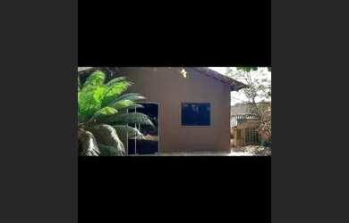 Imagem: A casa possui 2 Dormitórios, 1 Banheiro, 2 Vagas na garagem