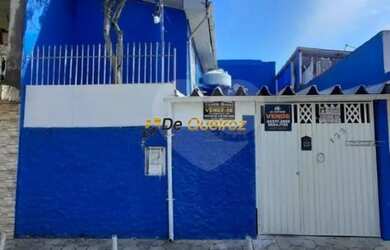 Imagem: A casa possui 2 Dormitórios, 1 Banheiro, 1 Vaga na garagem