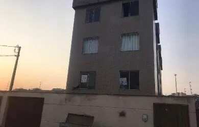 Imagem: A casa possui 3 Dormitórios, 1 Banheiro, 1 Vaga na garagem