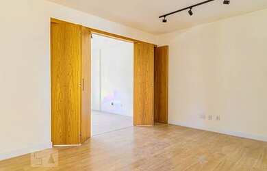 Imagem: O apartamento possui 2 Dormitórios, 2 Banheiros, 74m² de Área