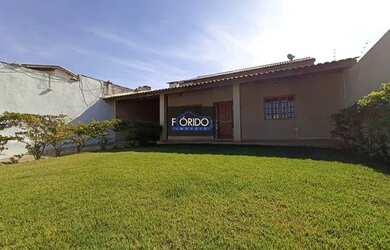 Imagem: A casa possui 3 Dormitórios, 4 Banheiros, 2 Vagas na garagem