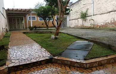 Imagem: A casa possui 2 Dormitórios, 2 Banheiros, 5 Vagas na garagem