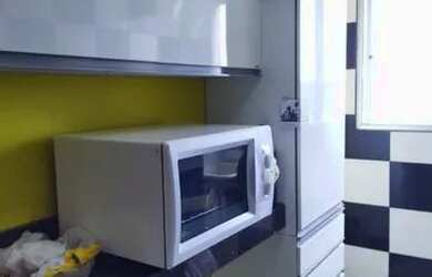 Imagem: O apartamento possui 2 Dormitórios, 1 Banheiro, 1 Vaga na garagem