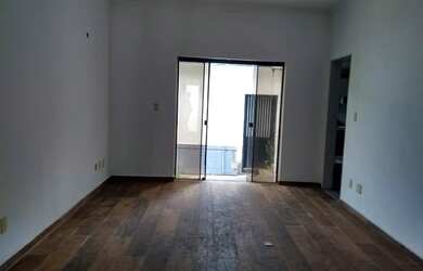 Imagem: A casa possui 3 Dormitórios, 2 Banheiros, 1 Vaga na garagem