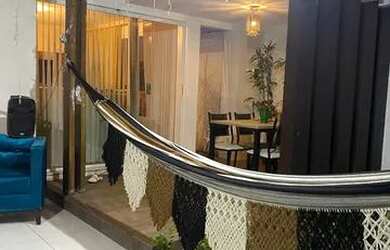 Imagem: A casa possui 4 Dormitórios, 2 Banheiros, 2 Vagas na garagem