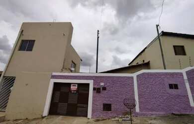 Imagem: A casa possui 3 Dormitórios, 3 Banheiros, 3 Vagas na garagem