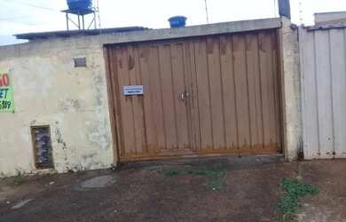 Imagem: A casa possui 1 Dormitório, 1 Banheiro, 1 Vaga na garagem e