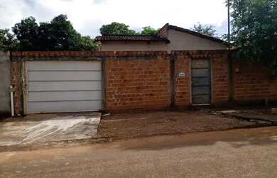 Imagem: A casa possui 2 Dormitórios, 2 Banheiros, 1 Vaga na garagem