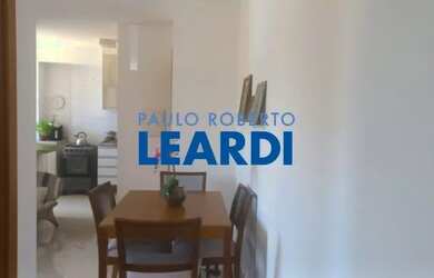 Imagem: O apartamento possui 1 Dormitório, 1 Banheiro, 1 Vaga na garagem