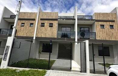 Imagem: A casa possui 3 Dormitórios, 3 Banheiros, 2 Vagas na garagem