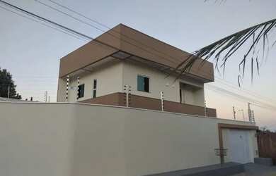 Imagem: A casa possui 3 Dormitórios, 3 Banheiros, 2 Vagas na garagem