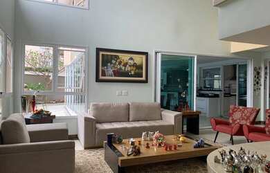 Imagem: A casa em condomínio possui 4 Dormitórios, 5 Banheiros, 4