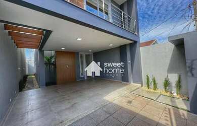 Imagem: A casa possui 3 Dormitórios, 3 Banheiros, 2 Vagas na garagem