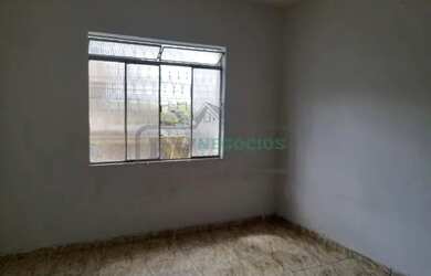 Imagem: A casa possui 3 Dormitórios, 1 Banheiro, 1 Vaga na garagem