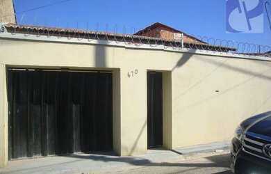 Imagem: A casa possui 3 Dormitórios, 2 Banheiros, 3 Vagas na garagem