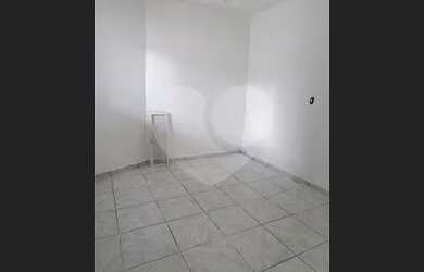 Imagem: A casa possui 3 Dormitórios, 1 Banheiro, 4 Vagas na garagem