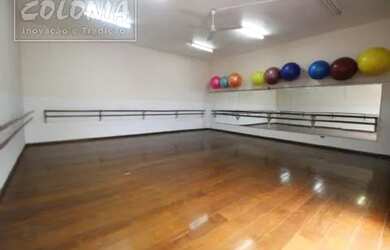 Imagem: O depósito possui 3 Vagas na garagem, 445m² de Área e está