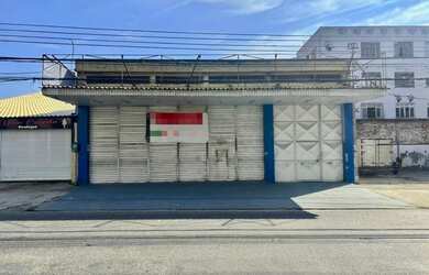 Imagem: O depósito possui 5 Vagas na garagem, 800m² de Área e está