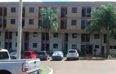 Imagem: O apartamento possui 2 Dormitórios, 1 Banheiro, 1 Vaga na garagem