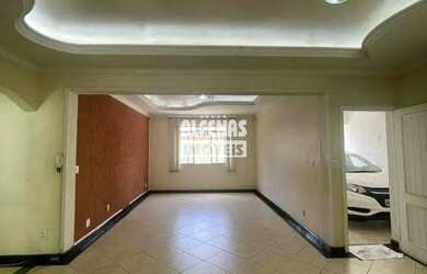 Imagem: A casa possui 5 Dormitórios, 3 Banheiros, 5 Vagas na garagem