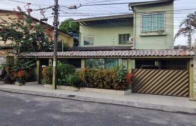 Imagem: A casa possui 5 Dormitórios, 4 Banheiros, 3 Vagas na garagem