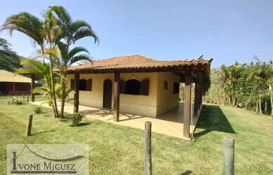 Imagem: A casa possui 2 Dormitórios, 1 Banheiro, 1 Vaga na garagem