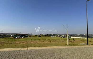 Imagem: O terreno à venda possui 450m² de Área e está localizado